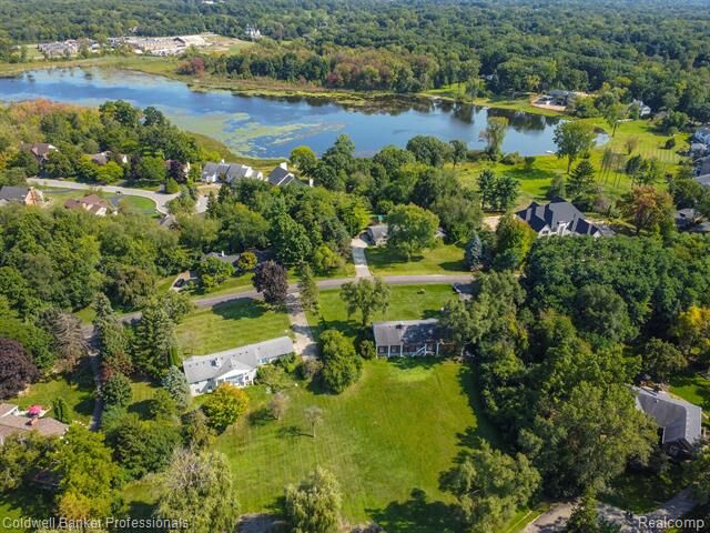 Property Photo:  3260 Chickering Lane  MI 48302 