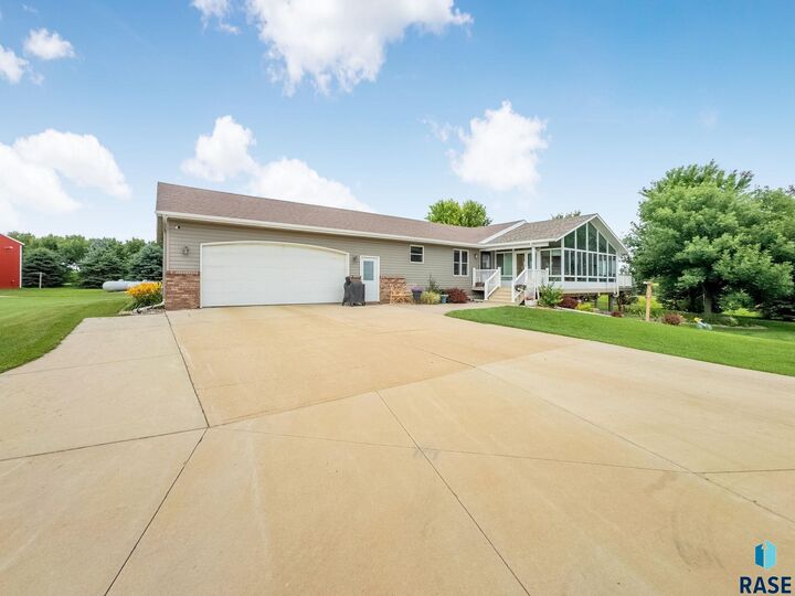 Property Photo: 27529 477th Ave SD 57032