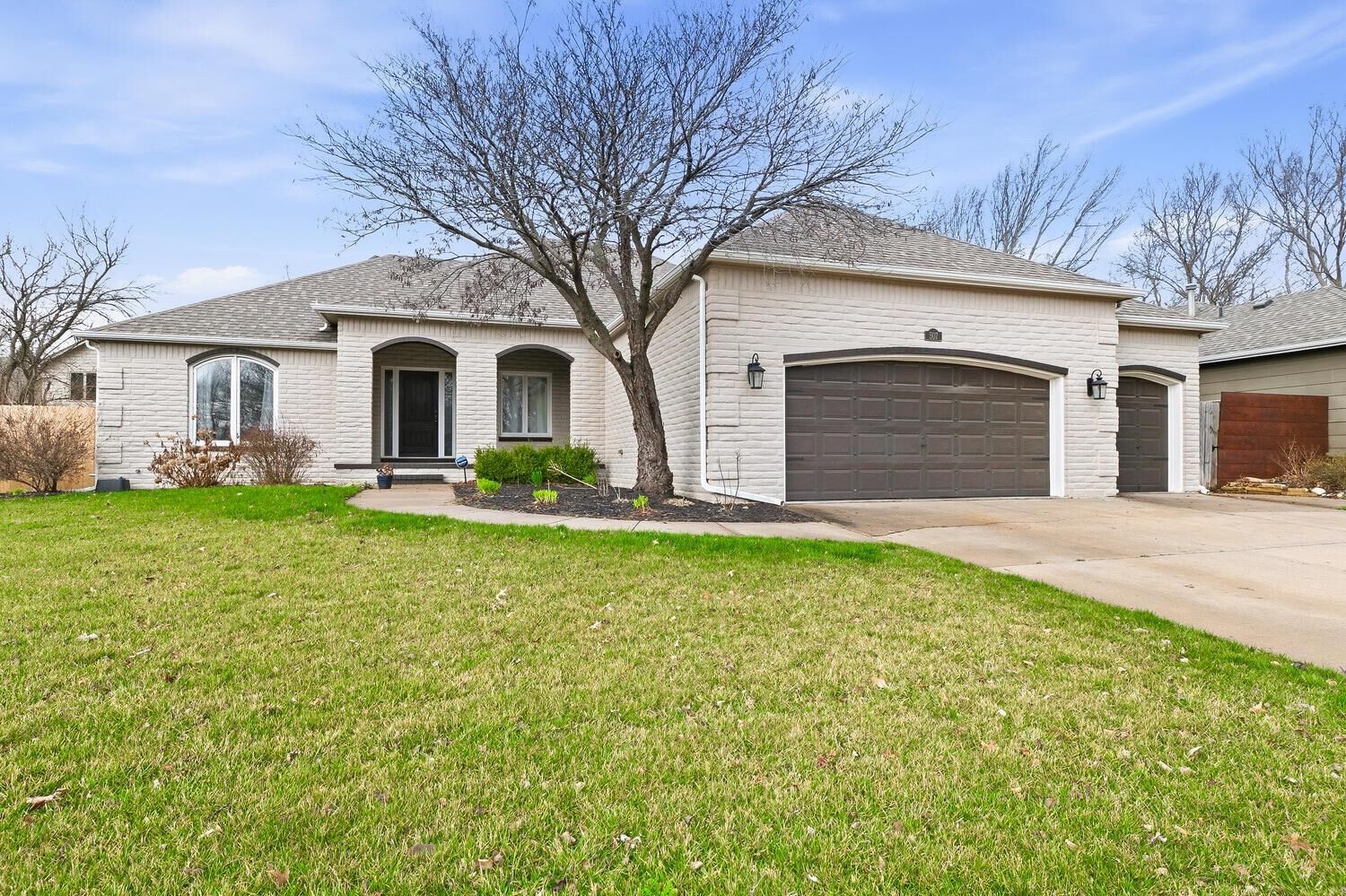 Property Photo:  507 N Bay Country St  KS 67235 