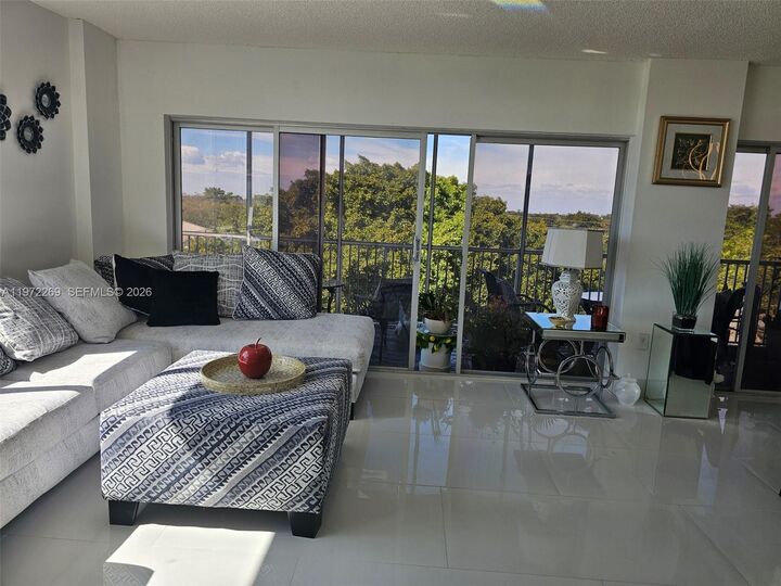 Property Photo:  3850 Washington St 516  FL 33021 