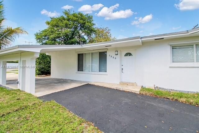 Property Photo: 7325 SW 98th Ct FL 33173