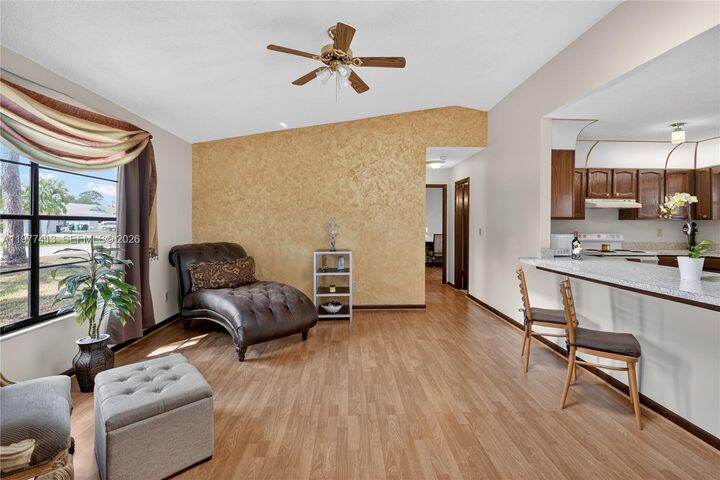 Property Photo:  281 NE Greenbrier Ave  FL 34983 