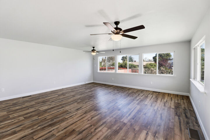 Property Photo:  1525 Oak Street  CA 96001 