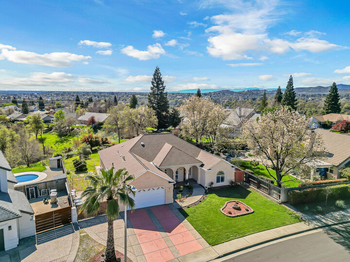 Property Photo: 370 River Park Drive CA 96003