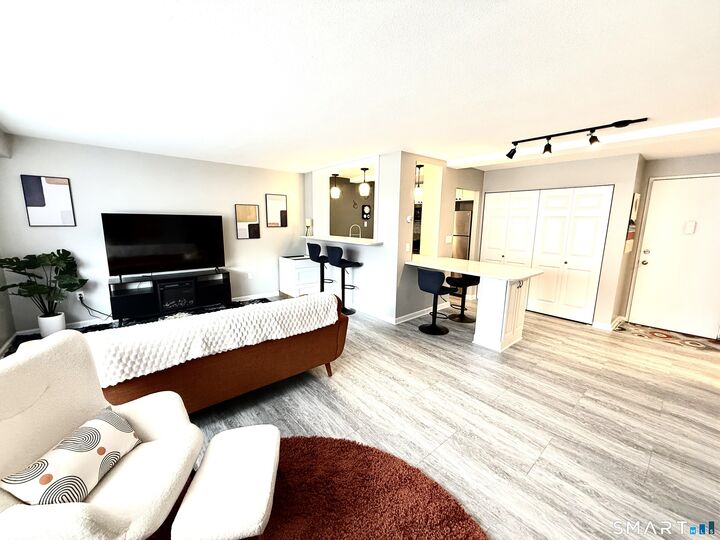 Property Photo:  292 Pequot Avenue 2G  CT 06320 