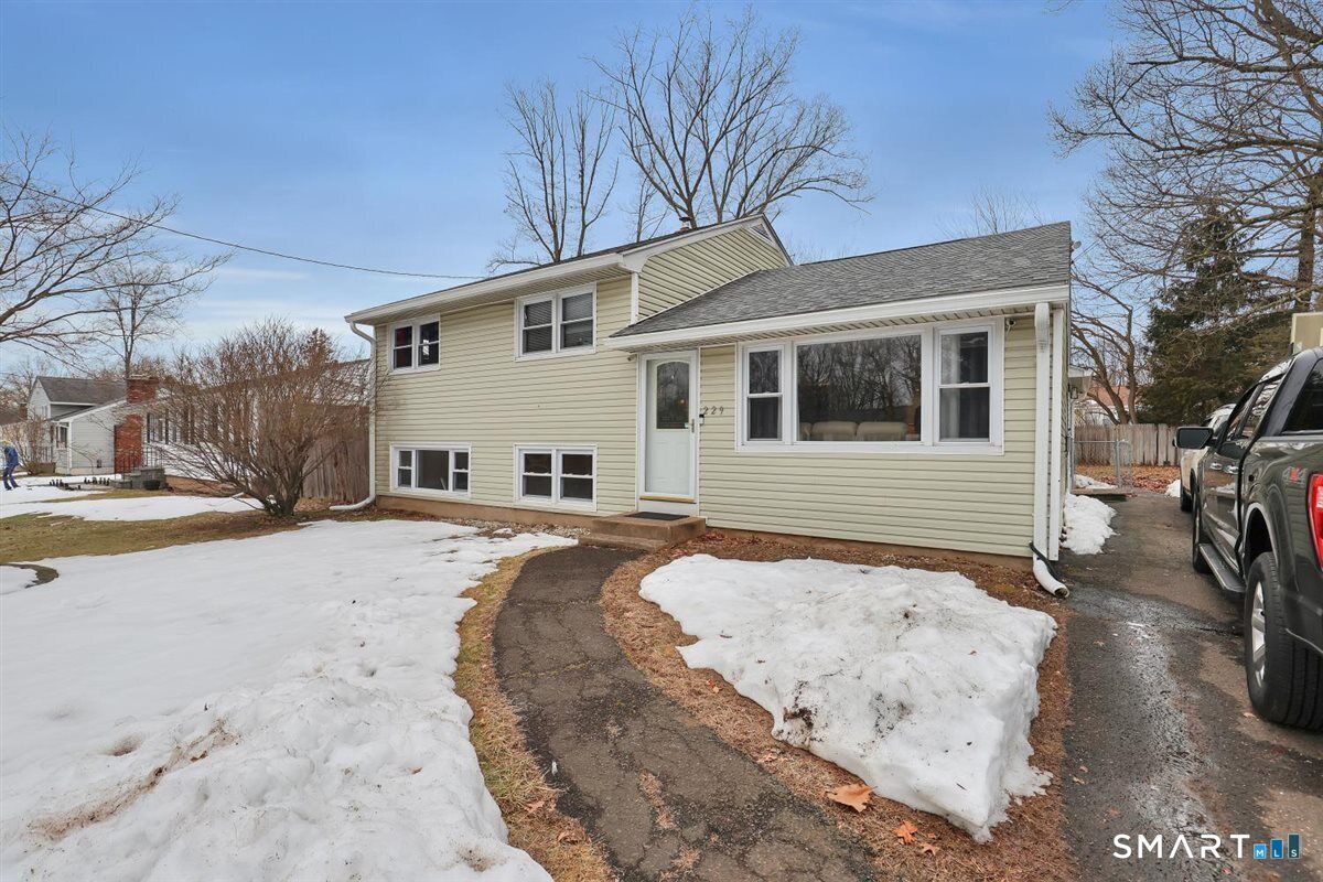 Property Photo:  229 Woodhouse Avenue  CT 06492 