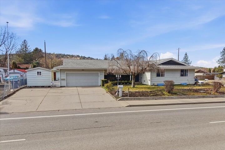 Property Photo:  2912 S University Rd  WA 99206 