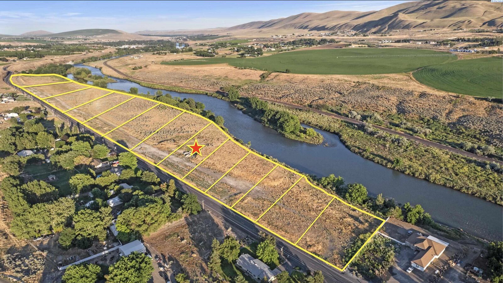 Property Photo: 17971 W Old Inland Empire Hwy WA 99320