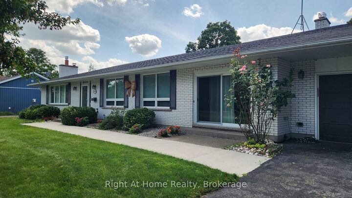 Property Photo: 15414 Niagara Parkway ON L0S 1J0