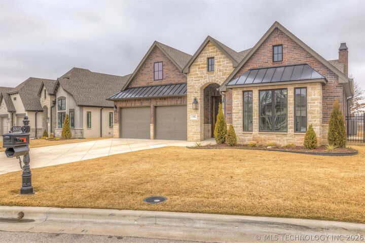 Property Photo:  3302 W Quantico Court  OK 74011 