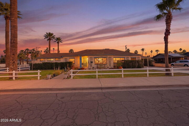 Property Photo: 928 N Brown Avenue AZ 85122