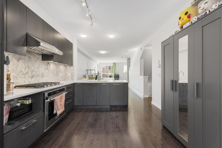 Property Photo: 5551 Admiral Way 27 BC V4K 0C9