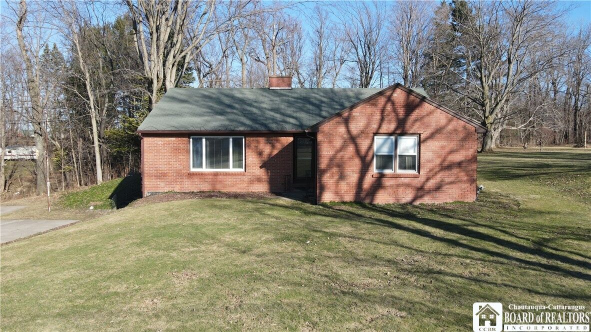 Property Photo:  10610 Swamp Road  NY 14063 