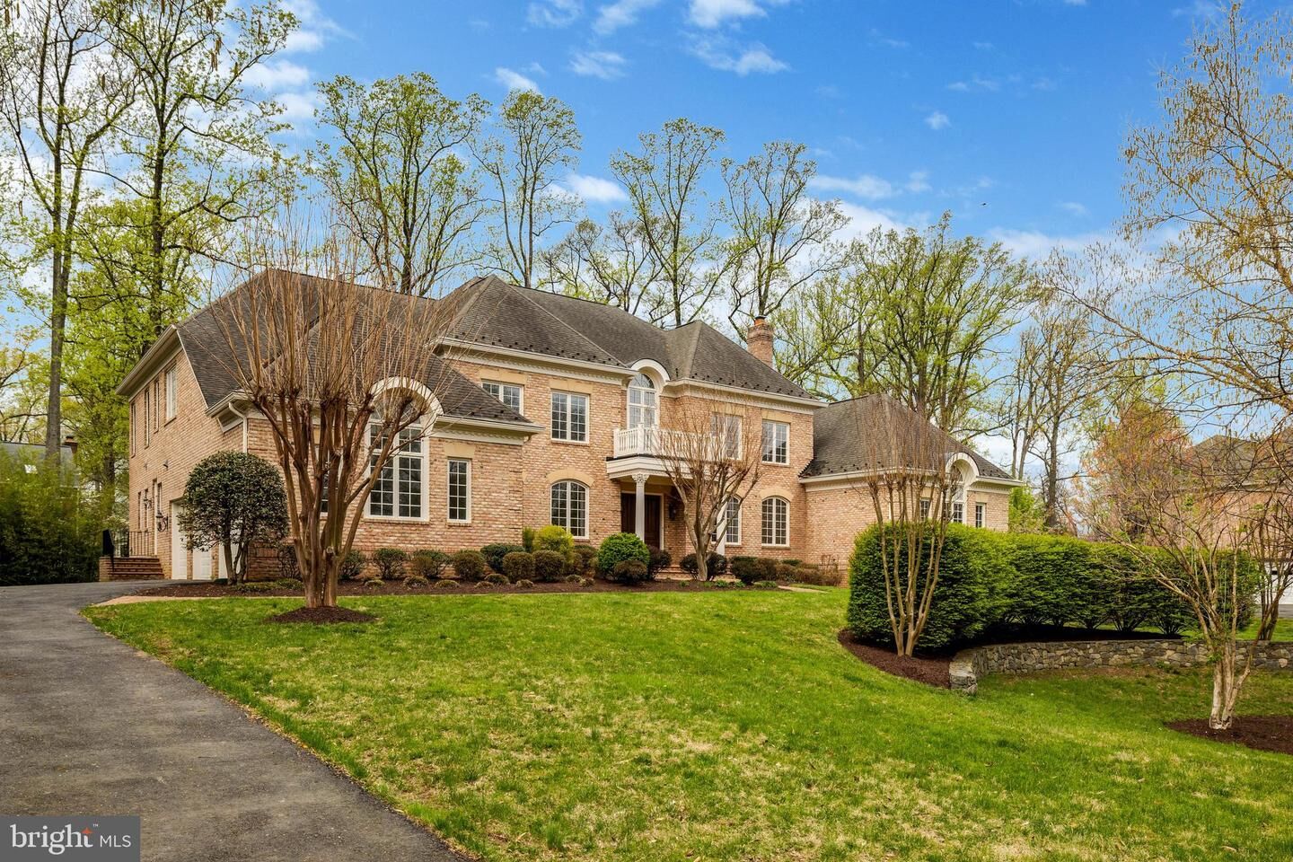 Property Photo: 1204 Hunters Grove Court VA 22102