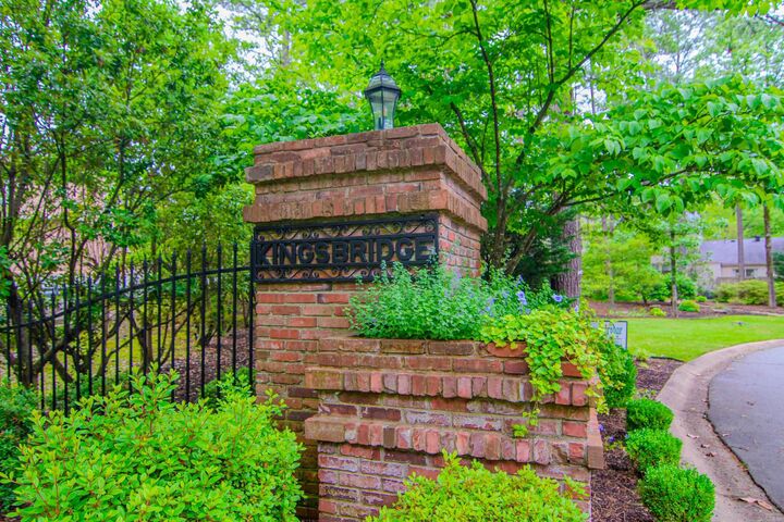 Property Photo:  8 Kingsbridge Way  AR 72212 