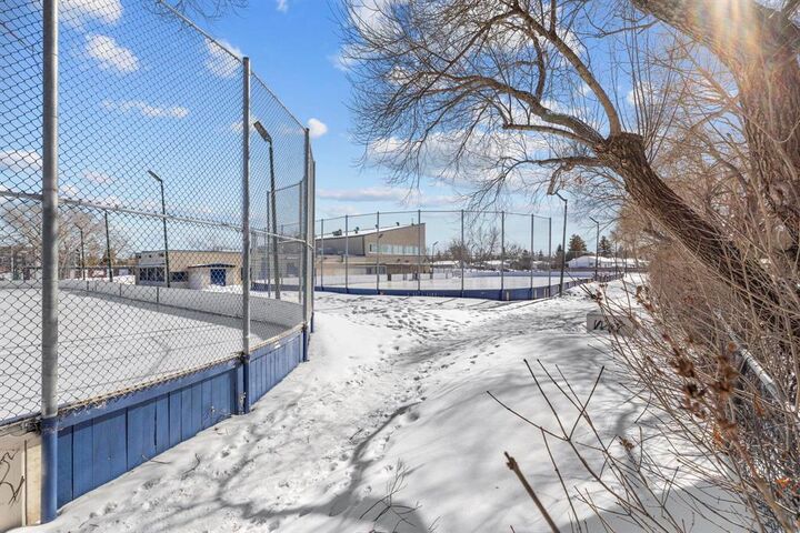 Property Photo:  7 Abercorn Grove  MB R3R 1V4 