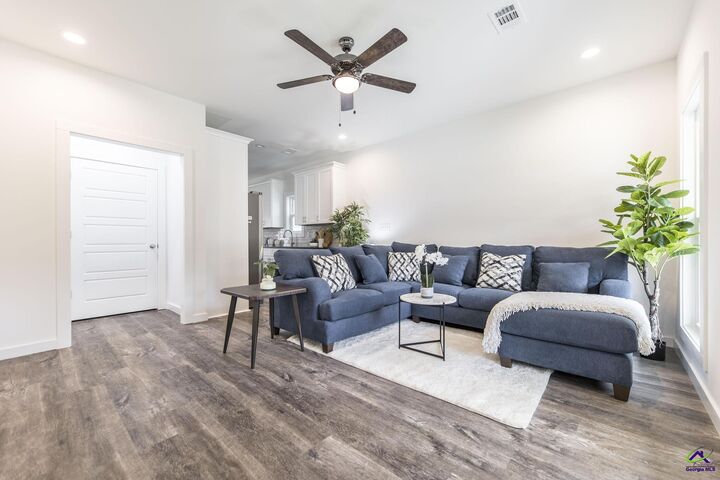 Property Photo:  106 Leisure Pointe Cove  GA 31088-0000 