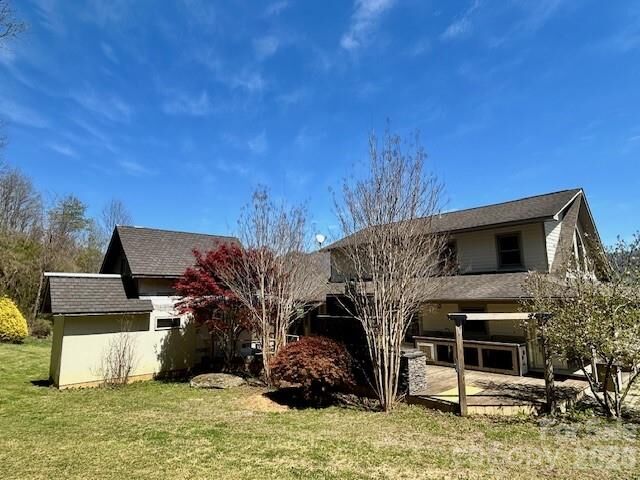 Property Photo:  330 Potts Drive  NC 28785 