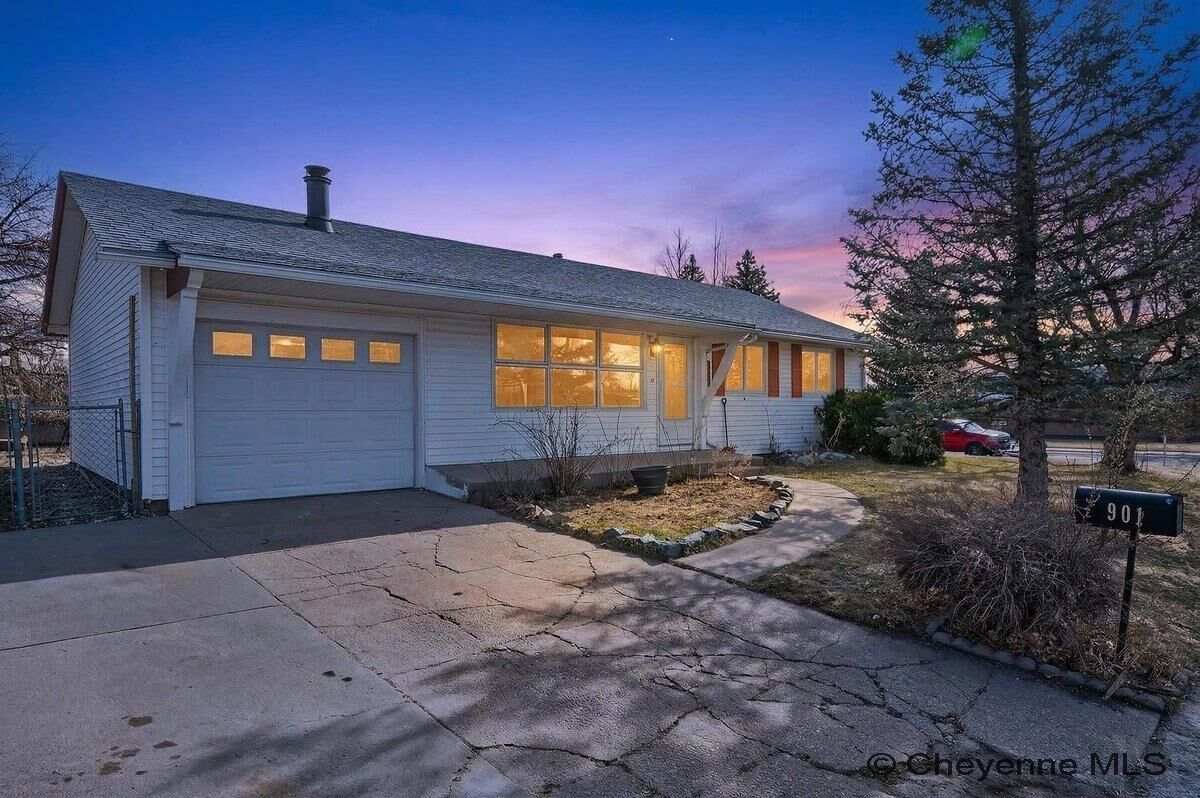Property Photo: 901 Coolidge St WY 82007