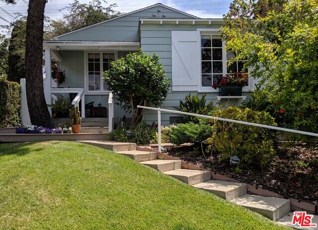 Property Photo:  1610 Glendon Ave  CA 90024 