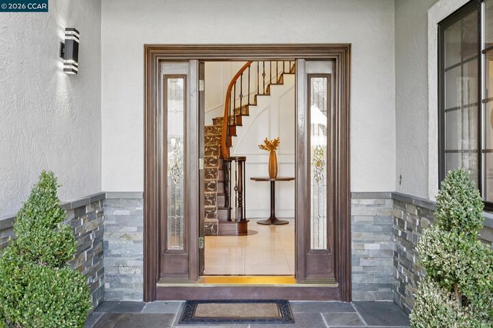 Property Photo: 25 Woodland Dr CA 94507