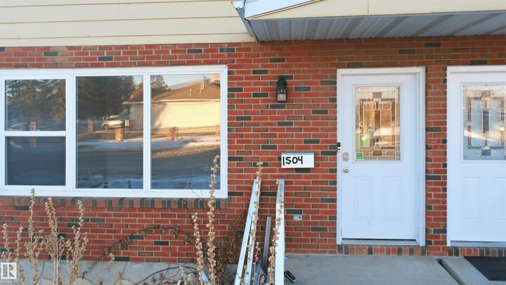 Photo de la propriété:  1504 62 Street NW  AB T6L 1S8 