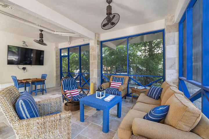 Property Photo:  19 Garden Cove Drive  FL 33037 