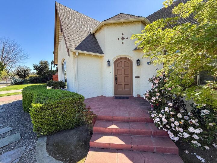 Property Photo:  624 E Vassar Avenue  CA 93704 