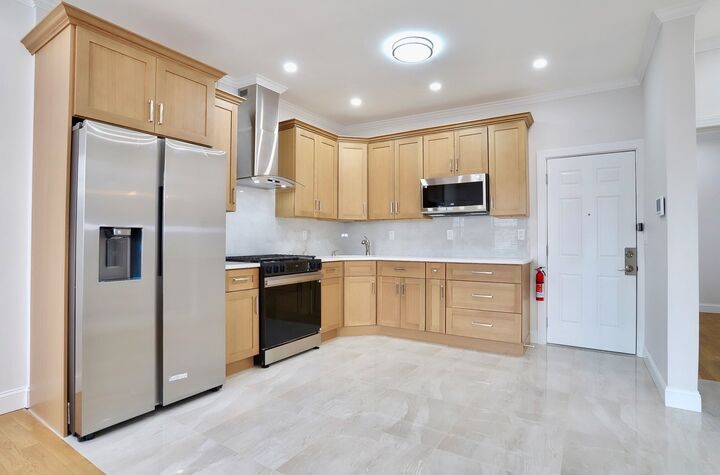 Property Photo:  915 Central Ave 2  NJ 07087 