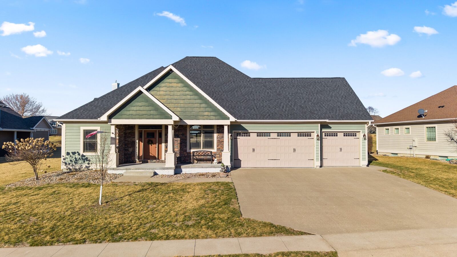 Property Photo: 1024 Fountain View Drive IA 50219