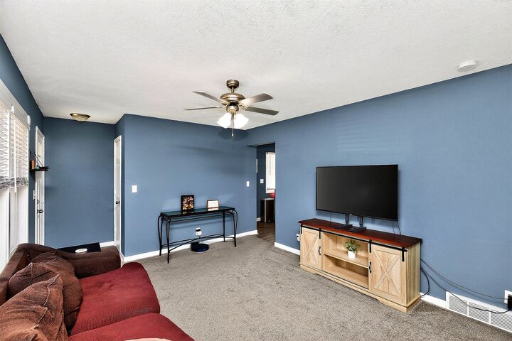 Property Photo: 1922 E 29th Street IA 50317