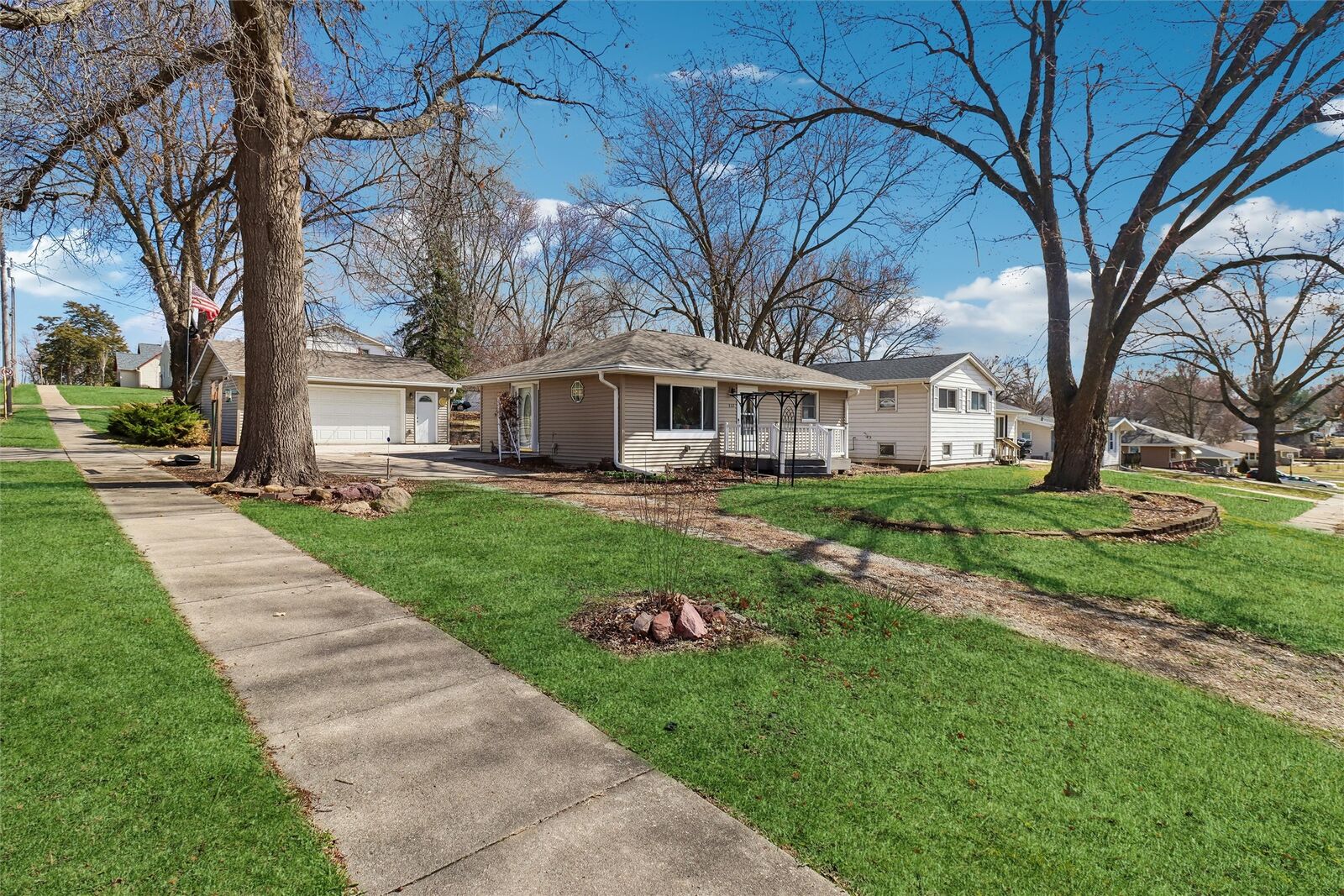 Property Photo:  312 N J Street  IA 50125 