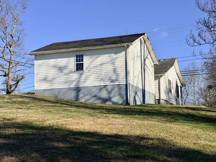 Property Photo:  553 Mc Guire Avenue  KY 41311 