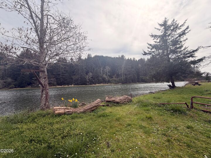 Property Photo:  5142 SE Hwy 101 #28  OR 97367 