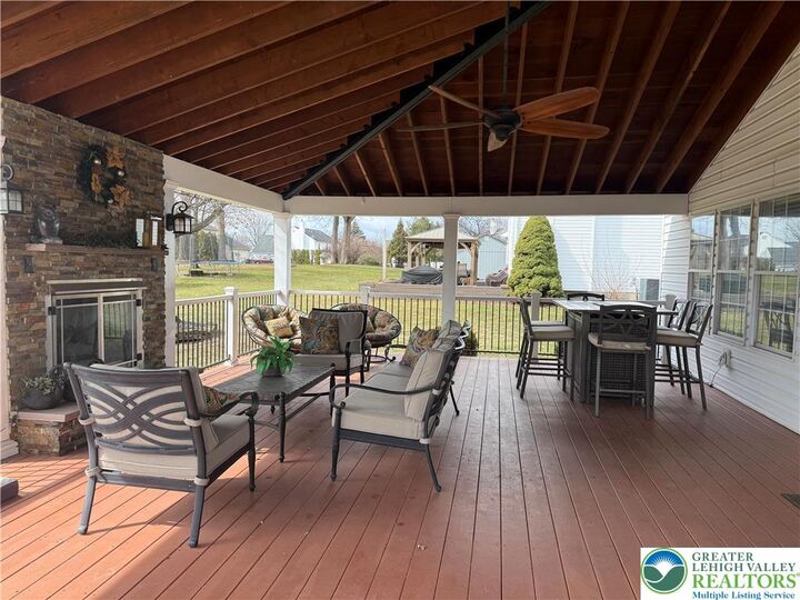 Property Photo:  1022 Covered Bridge Crossing  PA 18104 