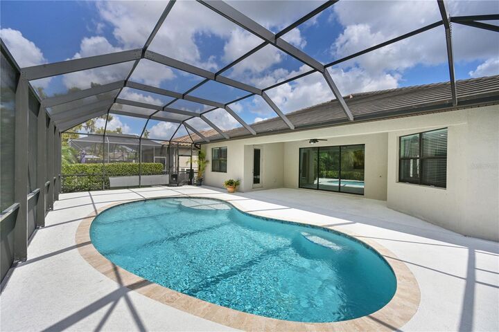 Property Photo:  706 Acacia Court  FL 34212 