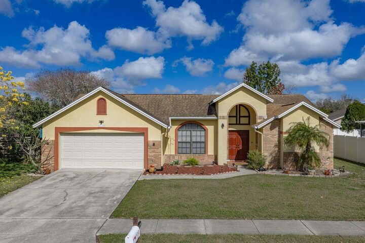Property Photo:  2104 Haydon Court  FL 33511 