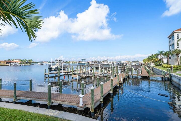 Property Photo:  1030 Bellasol Way 3201  FL 33572 