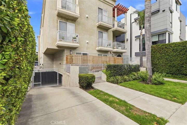 Property Photo:  1023 Wilcox Avenue 102  CA 90038 