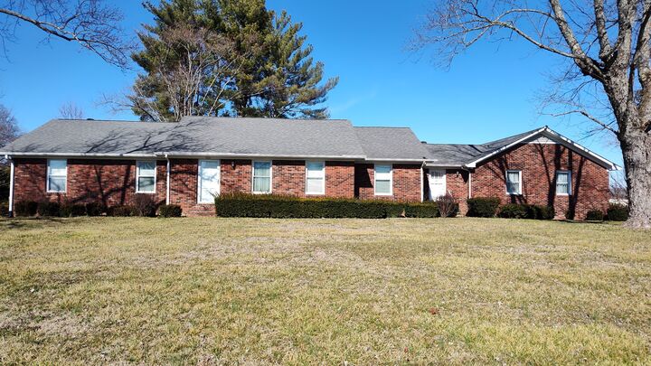 Property Photo:  530 W Main St  TN 37166 