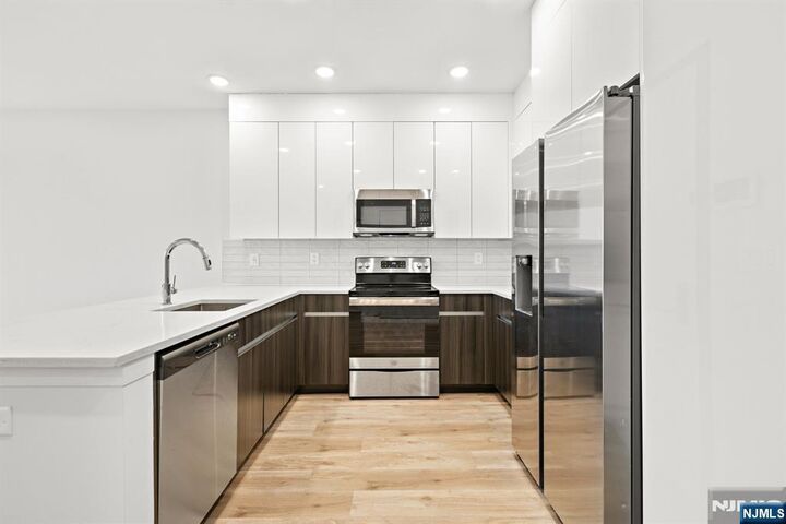 Property Photo:  333 Bergen Boulevard 422  NJ 07022 