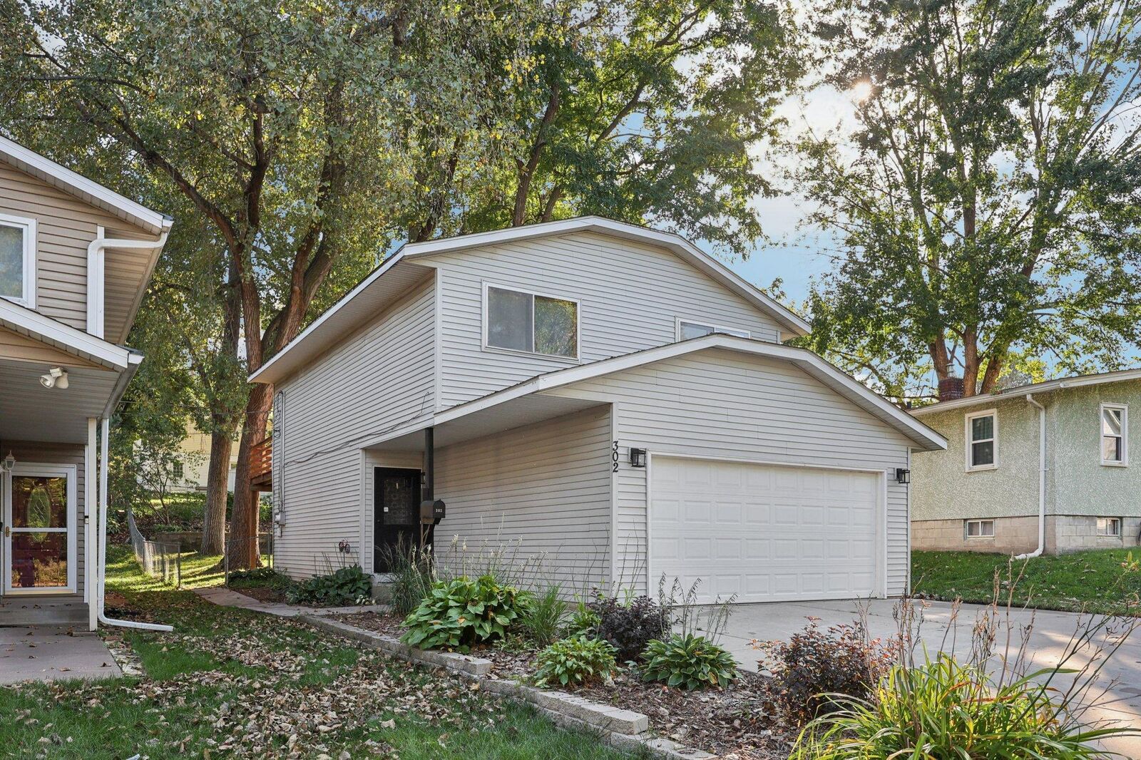 Property Photo:  302 Sidney Street E  MN 55107 