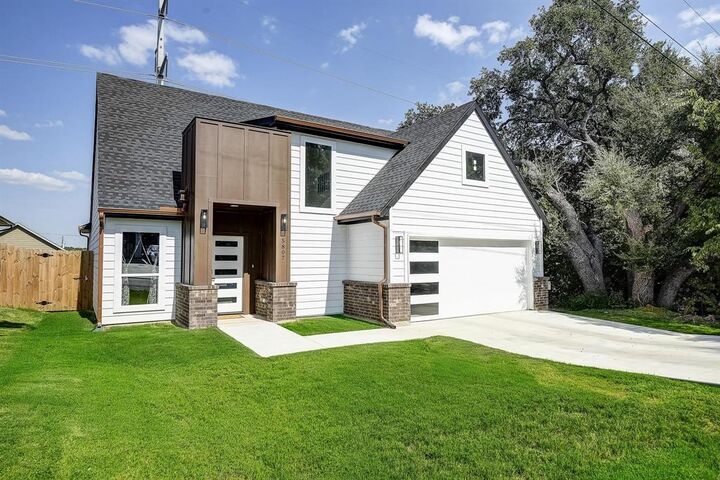 Property Photo:  5807 Black Pine Circle  TX 76048 