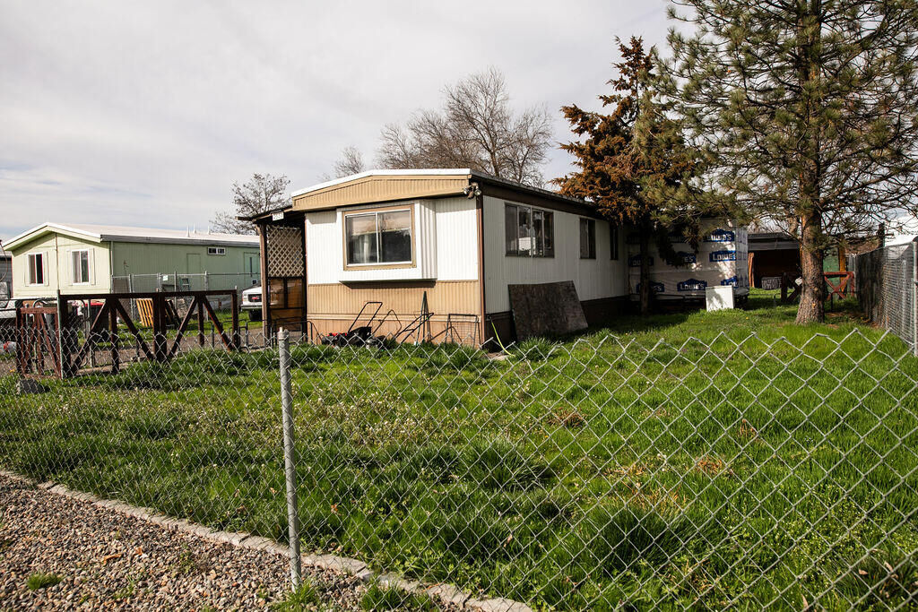Property Photo:  2533 Terrmont Street  OR 97503 