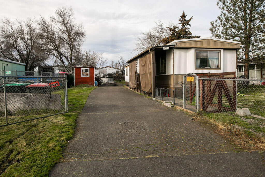 Property Photo:  2533 Terrmont Street  OR 97503 