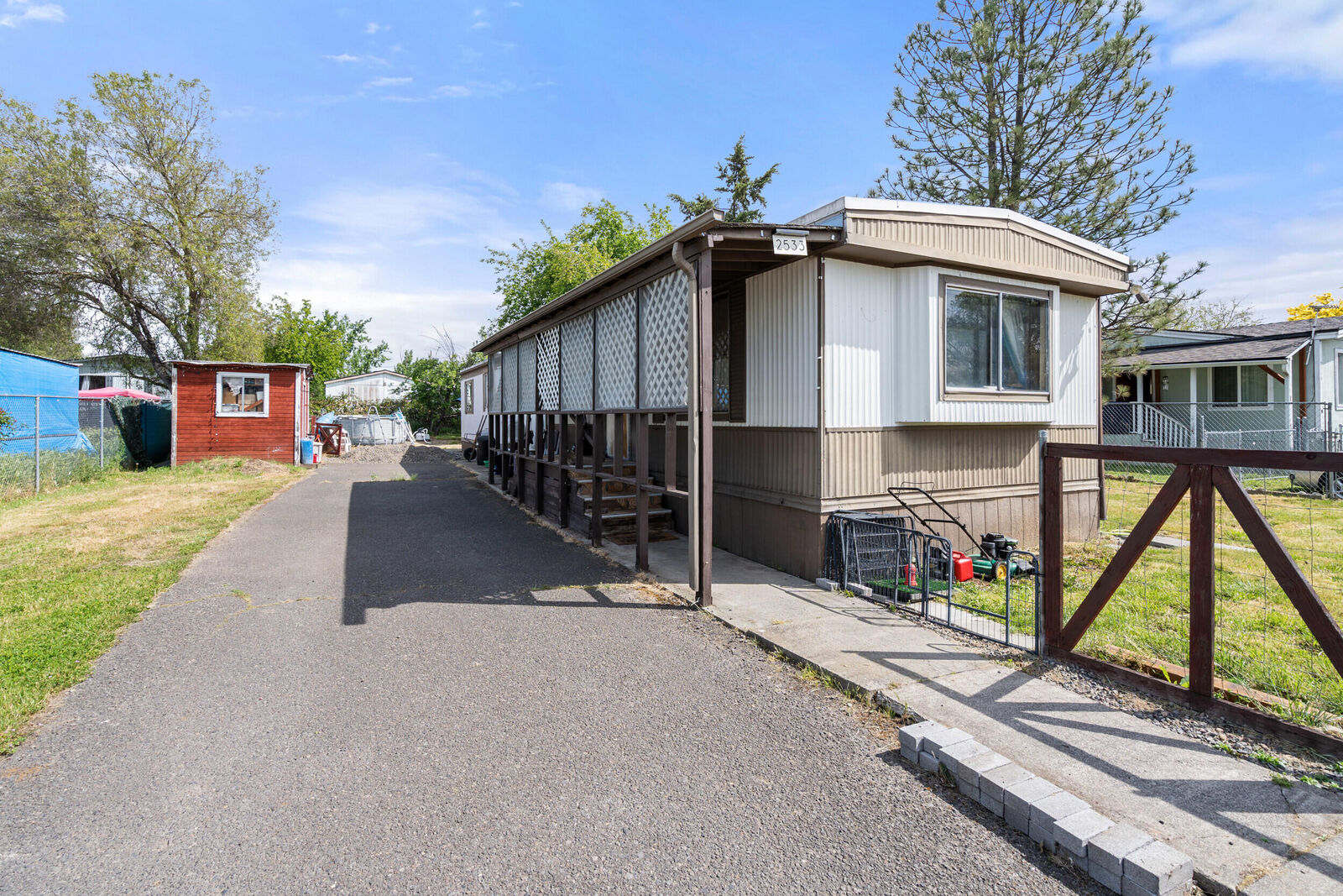 Property Photo:  2533 Terrmont Street  OR 97503 