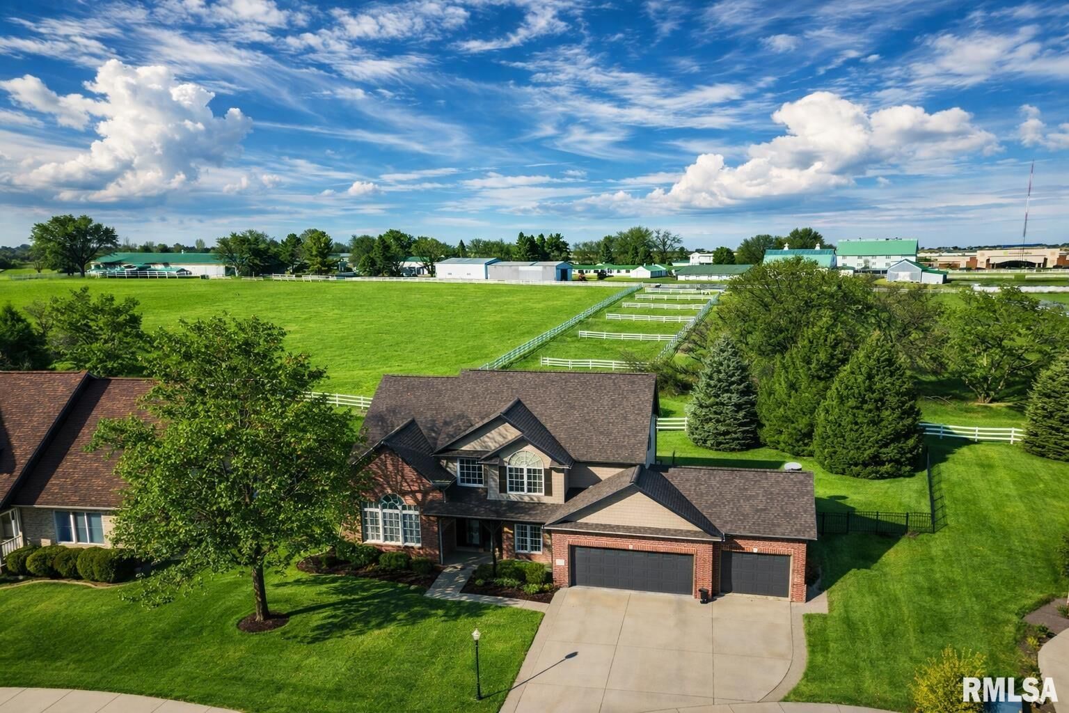 Property Photo:  5807 W Ivybridge Place  IL 61615 