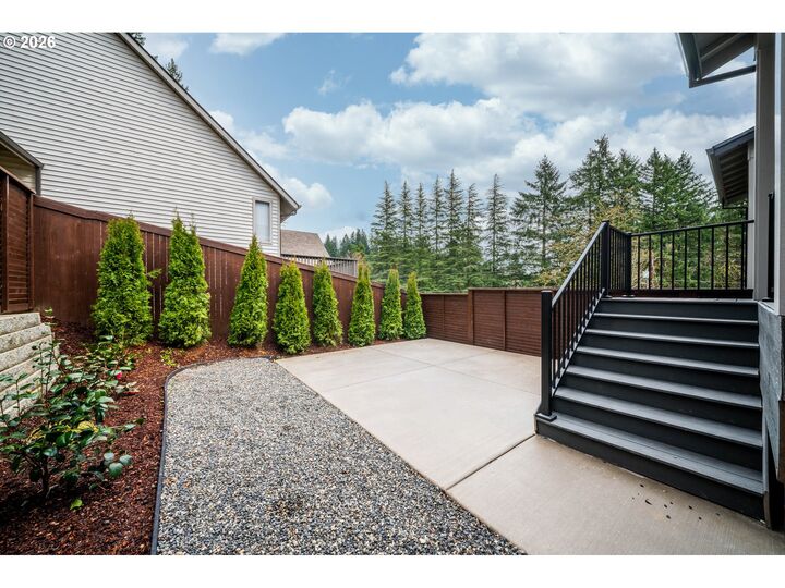 Property Photo: 2435 N R St WA 98671