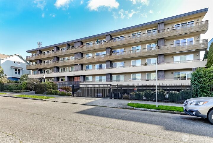 Property Photo: 4444 44th Avenue SW 405 WA 98116