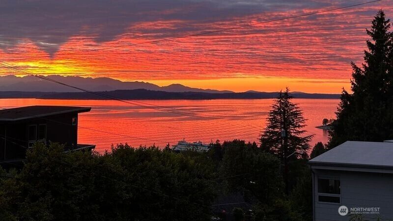 Property Photo:  9604  44th Avenue SW  WA 98136 